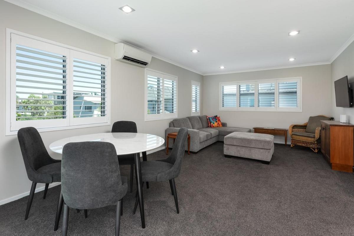 Modern Marine Parade Apartment Mount Maunganui Buitenkant foto